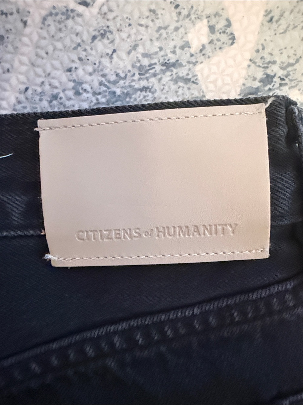 Citizens Of Humanity Black High-Rise Curved Hem Jean Shorts - Picture 3 of 5